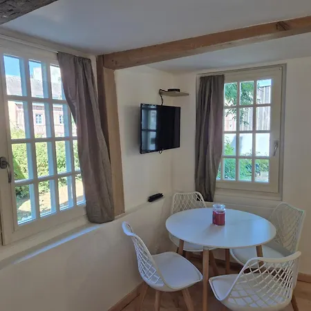 Appartamento De Charme Au Coeur Du Vieux Calme Et Jardin *
